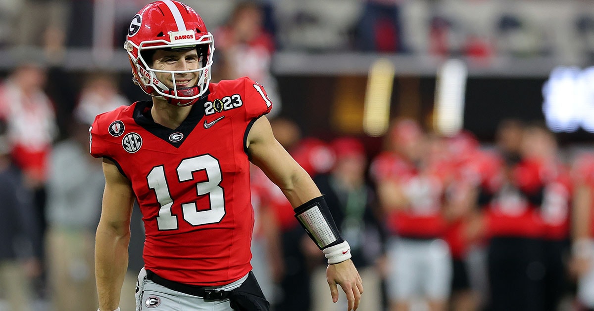 Stetson Bennett rocks new (old) Georgia jersey on SI cover: LOOK