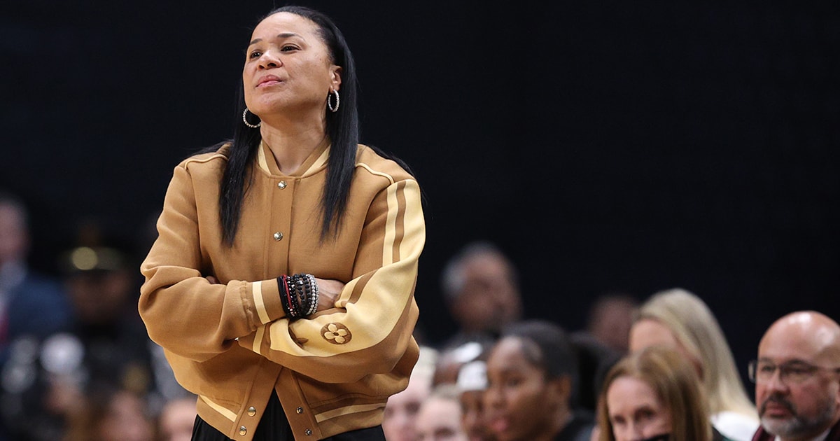 dawn-staley-honors-south-carolina-legend-alshon-jeffery-at-mississippi-state-game