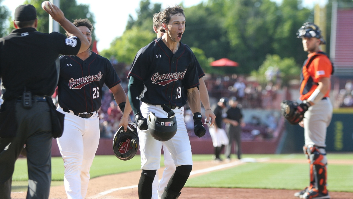 south-carolina-offense-comes-to-life-after-kingston-ejection-to-pick-up-win-in-finale