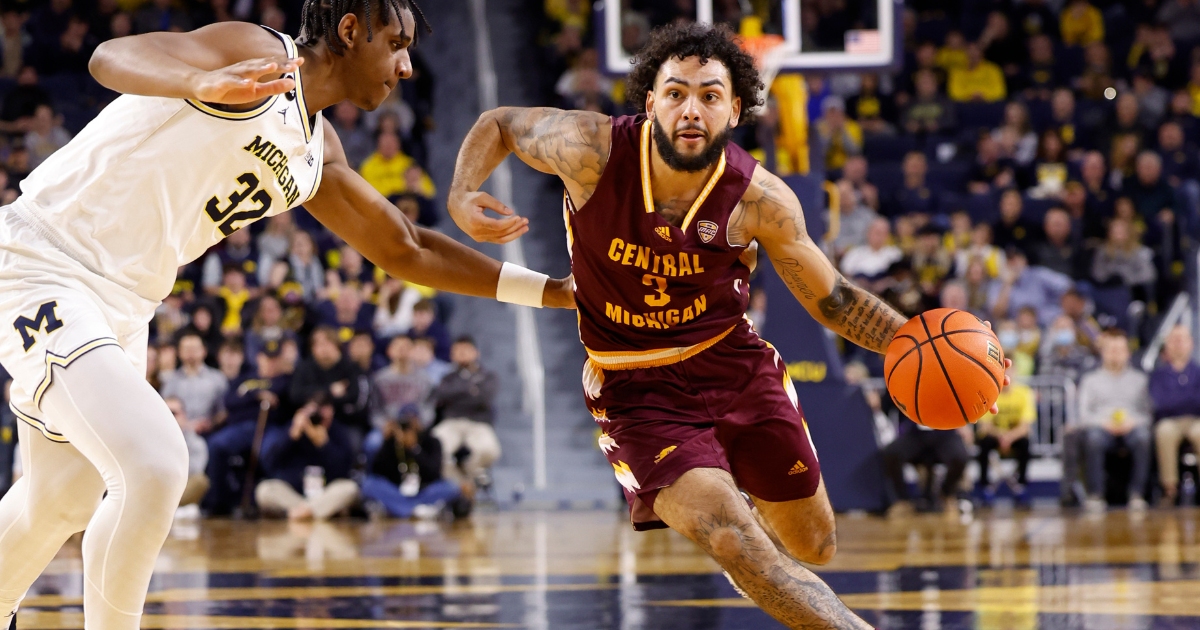oregon-lands-commitment-from-former-central-michigan-guard-jesse-zarzuela