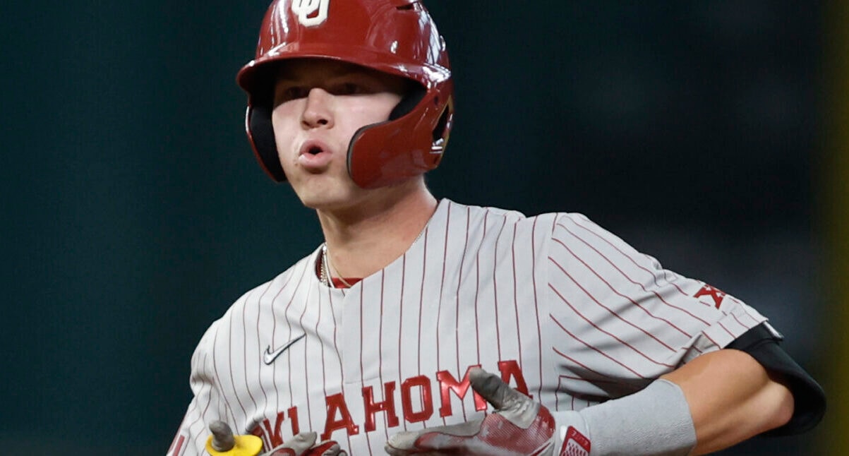 Oklahoma catcher Easton Carmichael (2)