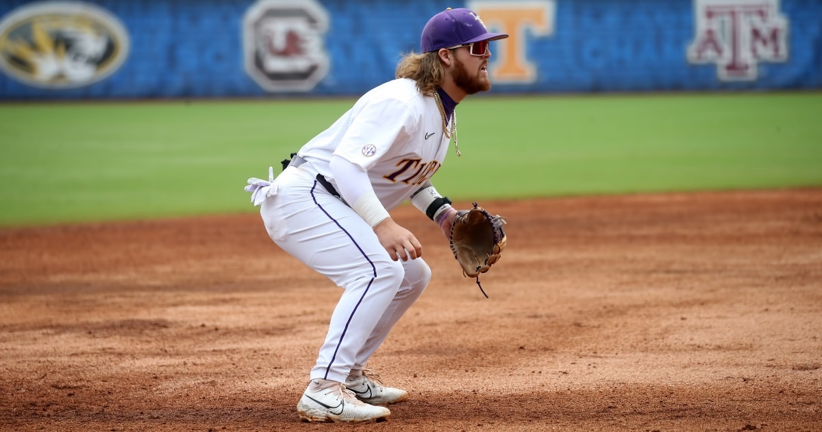 jay-johnson-provides-status-update-on-tommy-white-ahead-of-cws-regionals