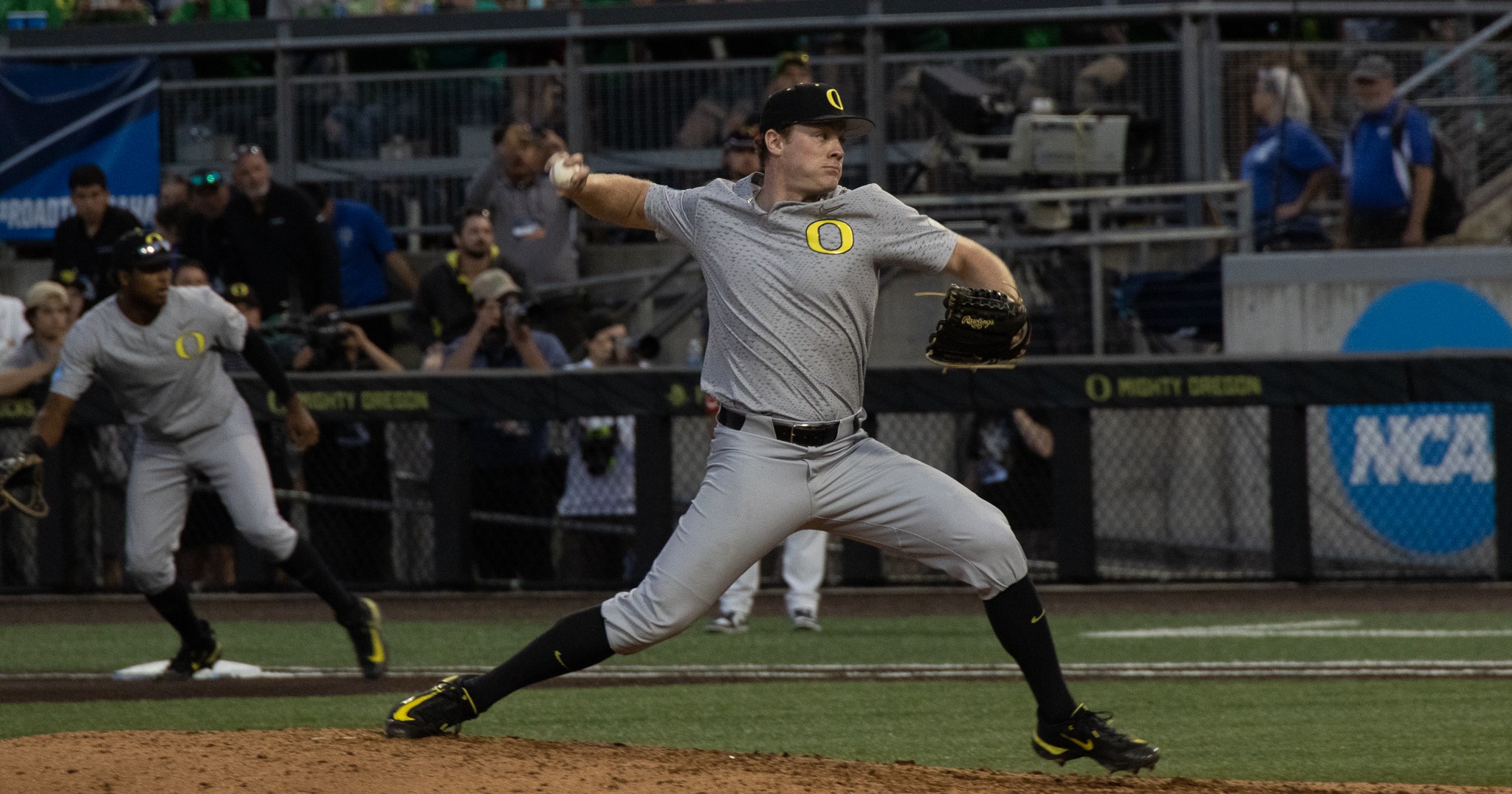 New threads! Five super sharp - Oregon Ducks Baseball