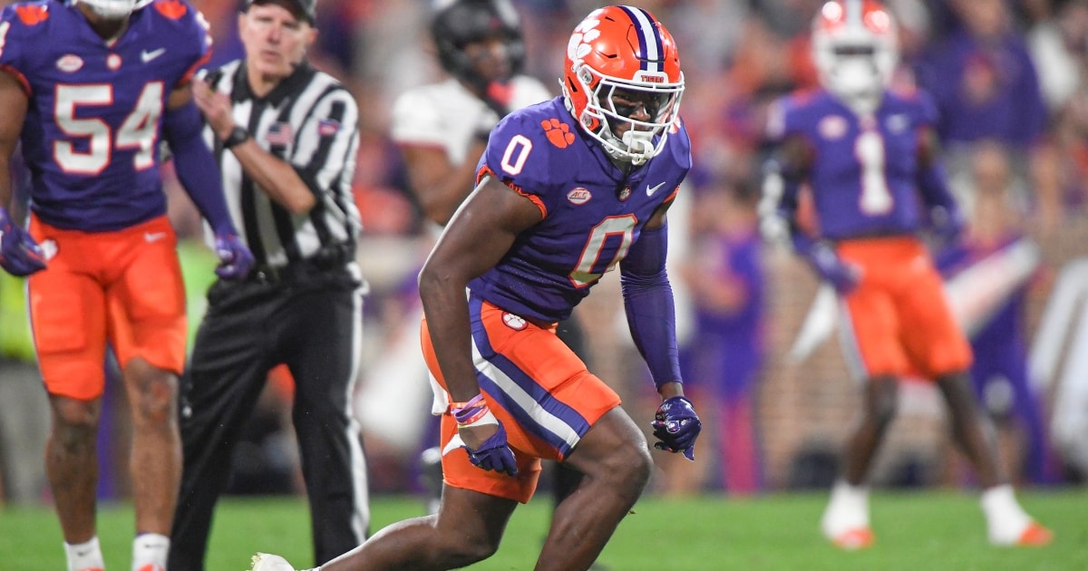 barrett-carter-announces-he-will-return-to-clemson-for-senior-season