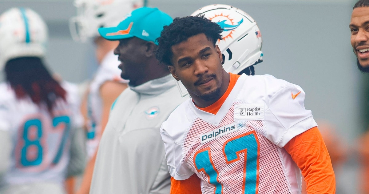 LOOK: Jaylen Waddle's Miami Dolphins jersey already in Pro Football Hall of  Fame