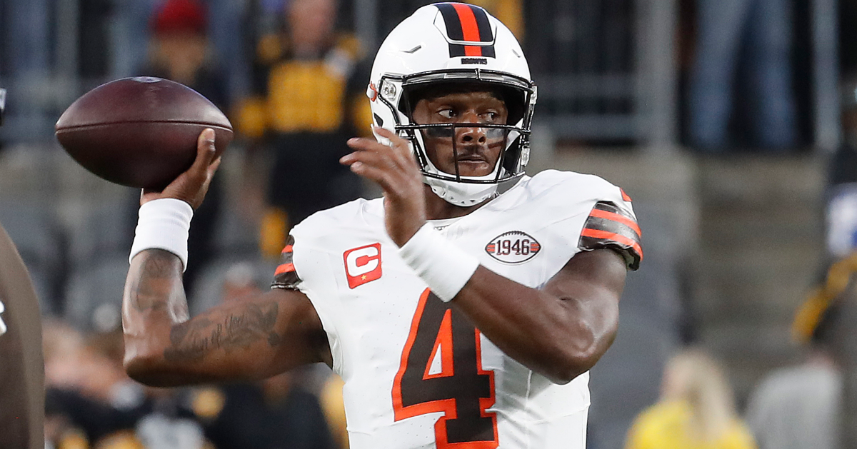 deshaun-watson-gets-into-argument-shoves-referee-monday-night-football-browns-steelers
