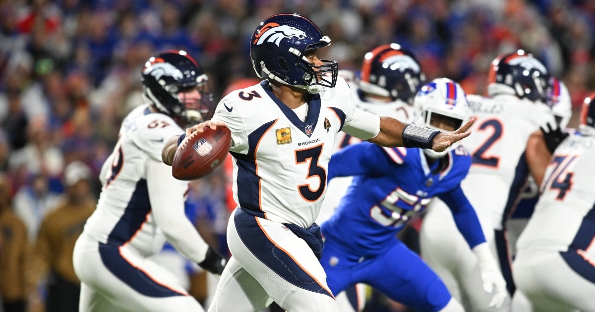 Peyton Manning having trouble recruiting players for Netflix's  'Quarterback' season 2