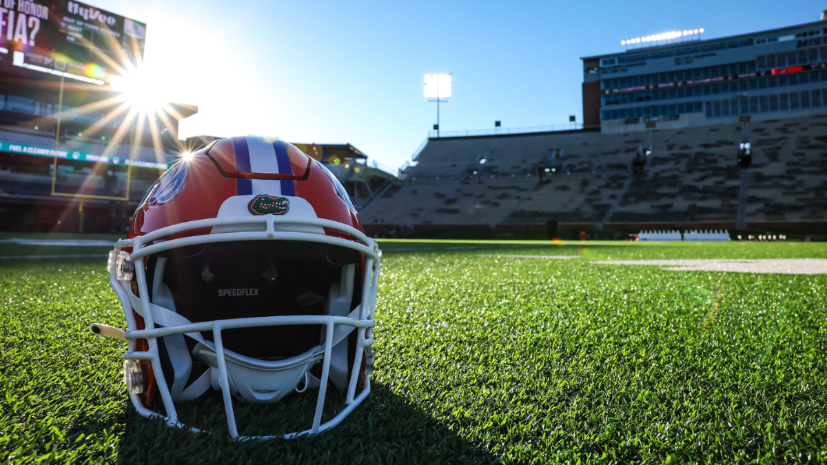 florida-gators-football-helmet