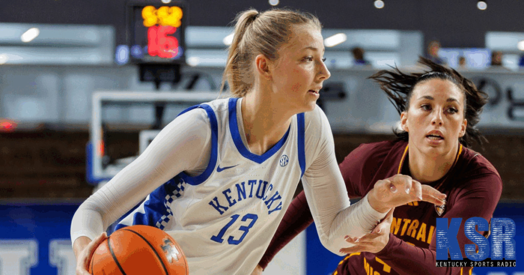 Clara Strack named Naismith Trophy National Player of the Week
