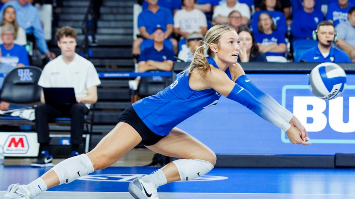 Skinner earns 500th career win as No. 3 Kentucky VB sweeps USF