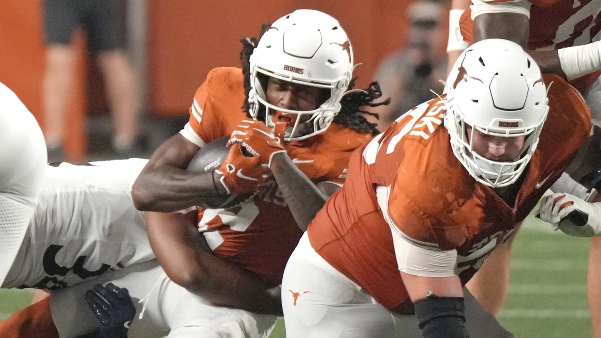 Texas updates status of running back Hollywood Smothers on SEC Availability Report