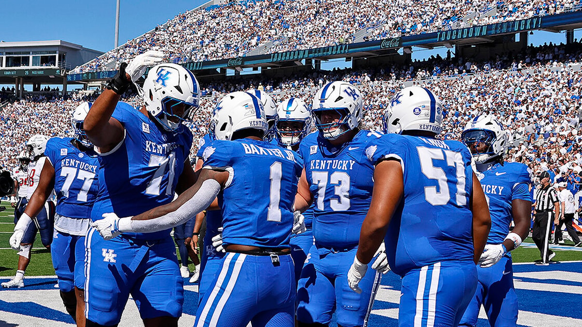 KSR Today: Kentucky FB moves to 3-1, top-10 VB match in Lexington