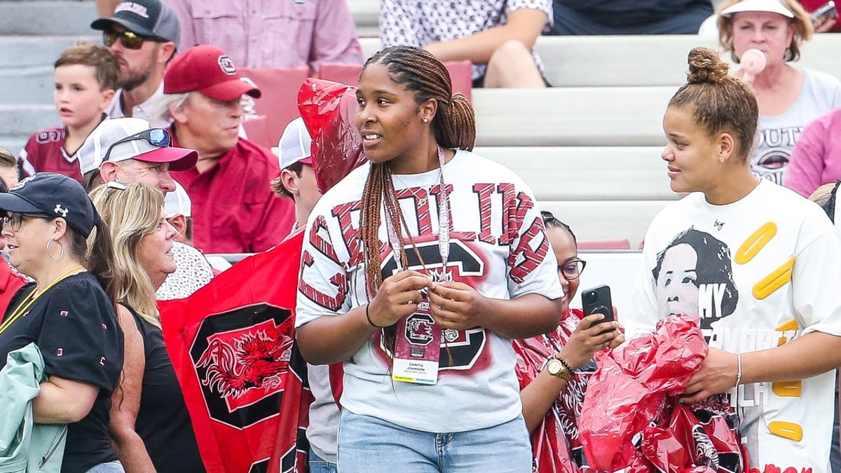 🚨South Carolina women's basketball adds another HUGE commitment!