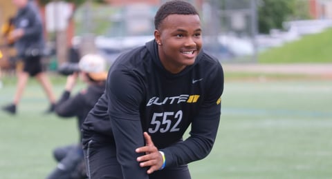 Quarterback Justin Dixon