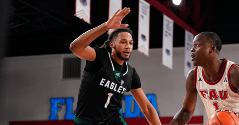 College basketball game delayed due to player vomiting on floor