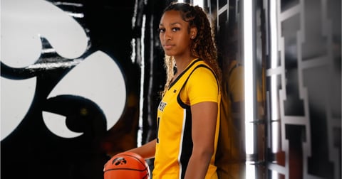 Top 2027 recruit Khalia Hartwell commits to Iowa