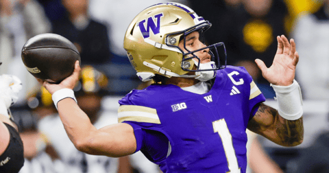 Washington QB Demond Williams leaves game vs. Iowa with injury, Elijah Brown enters