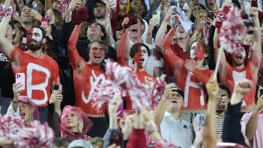 Alabama fans throw objects at Georgia players near tunnel, staffers urge players to wear helmets