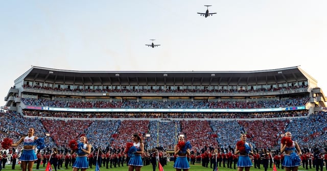 Private plane spells 'Hotty Toddy' across skies of Auburn ahead of game vs. Ole Miss