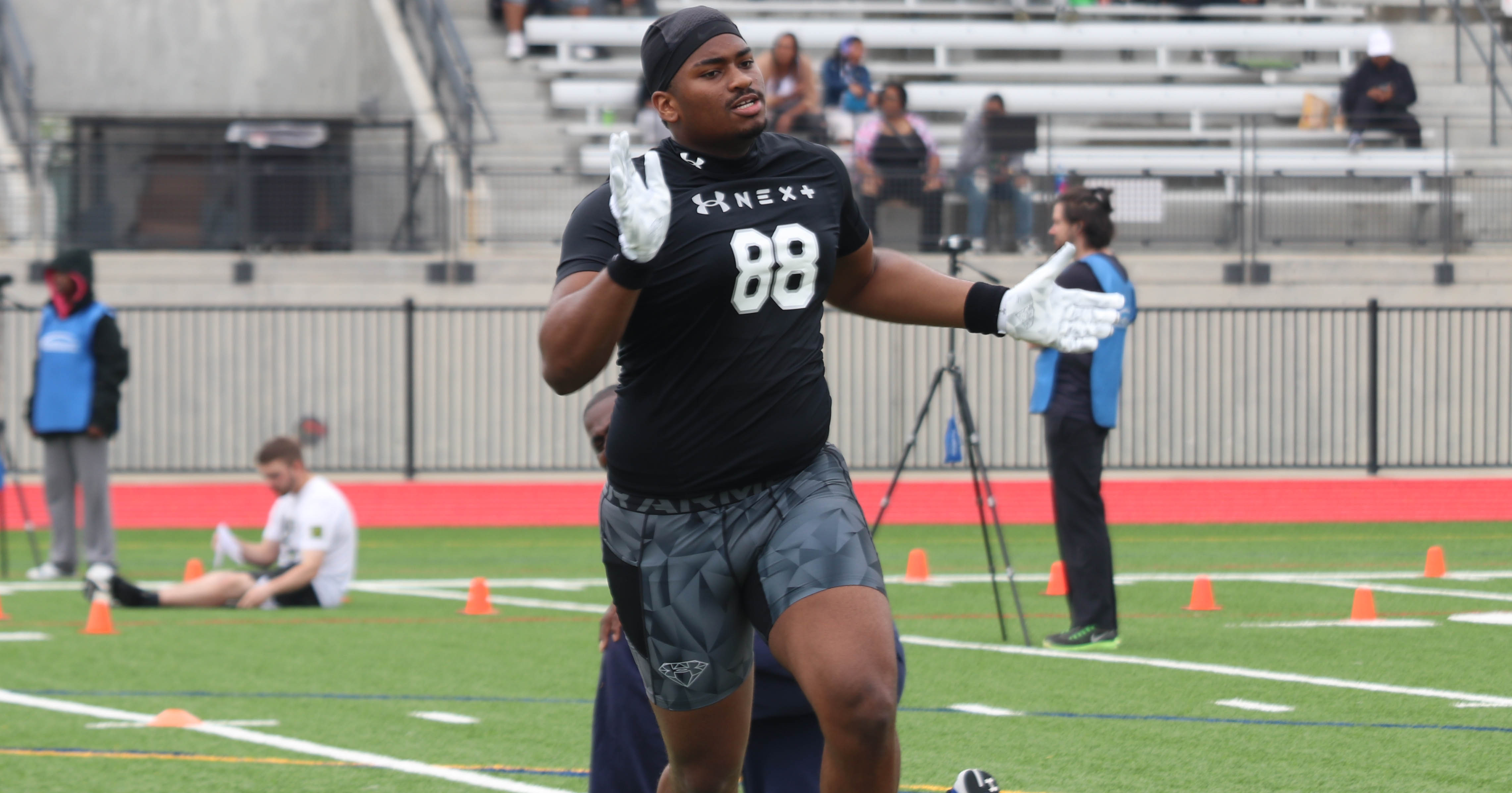 Defensive lineman Christian Evans