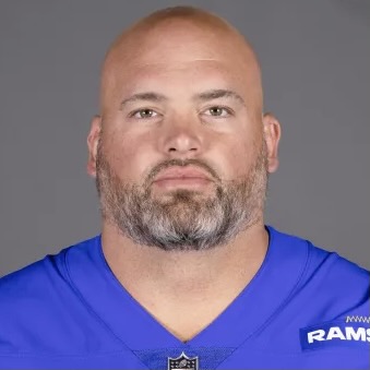 Andrew Whitworth's résumé is only missing a ring. His Rams teammates want  to get him one., LSU