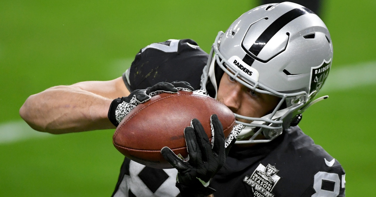 Raiders TE Foster Moreau done for year with knee injury