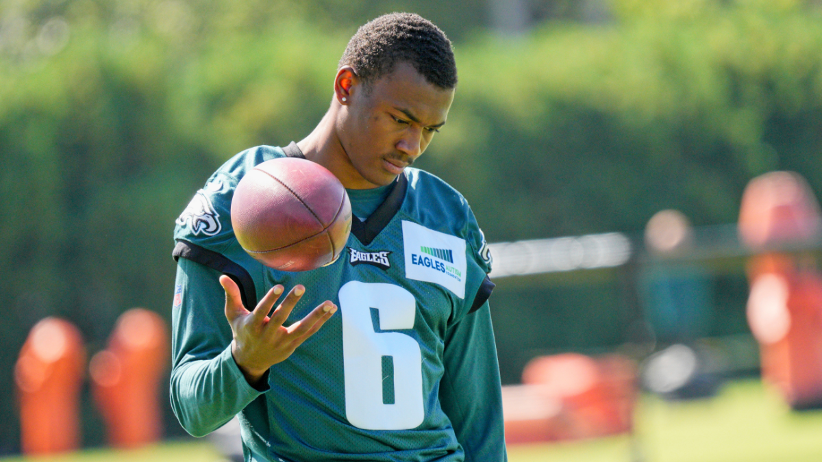 Former Crimson Tide, Eagles WR DeVonta Smith out with a knee sprain