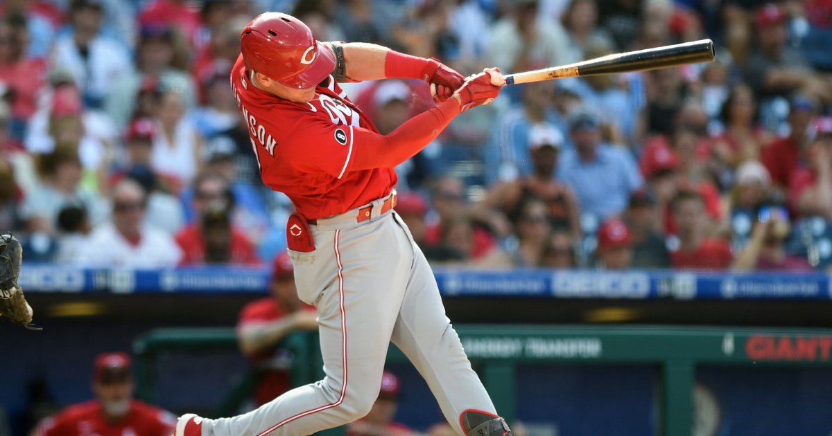 Barnhart's three-run blast sends Reds over Braves in 10