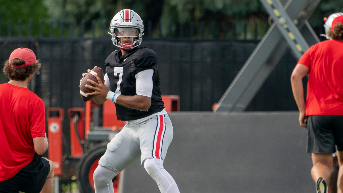 Buckeyes Not Ready To Name Starting Quarterback C J Stroud Showing Separation