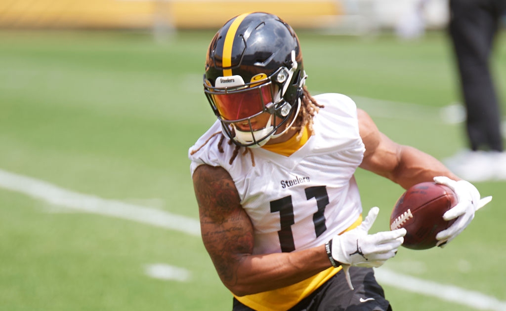 Chase Claypool leaves Pittsburgh Steelers practice due to injury - AS USA