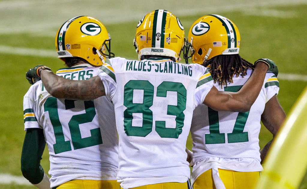 Marquez Valdes-Scantling (MVS) walks with his arms around Davante Adams and Aaron Rodgers