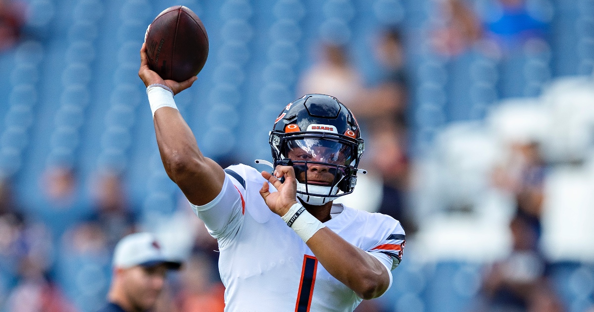 Justin Fields, Bears quick passing game excels in win over Titans