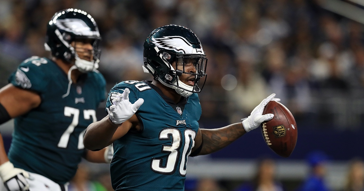 Corey Clement signs with the Cowboys - Bleeding Green Nation