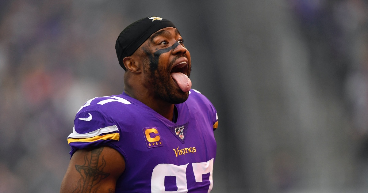 Vikings' Everson Griffen makes like a running back after