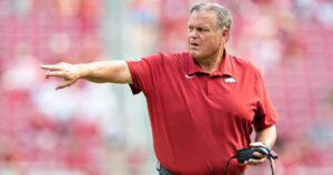 head-coach-sam-pittman-says-what-arkansas-razorbacks-has-to-do-to-defeat-texas-longhorns