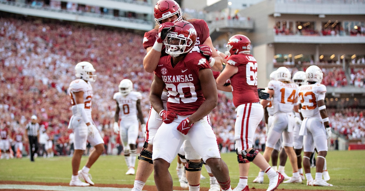 WATCH Arkansas stops Bijan Robinson on fourth down vs. Texas On3
