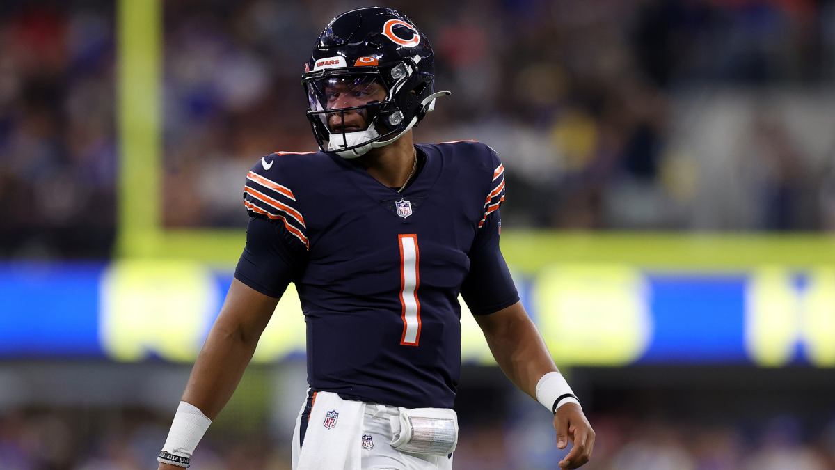 Bears 'head over heels in love' with rookie QB Justin Fields