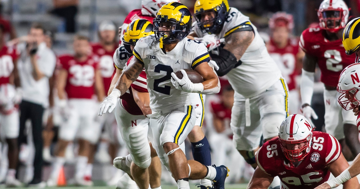 WATCH Blake Corum eats corn on the cob following touchdown run vs