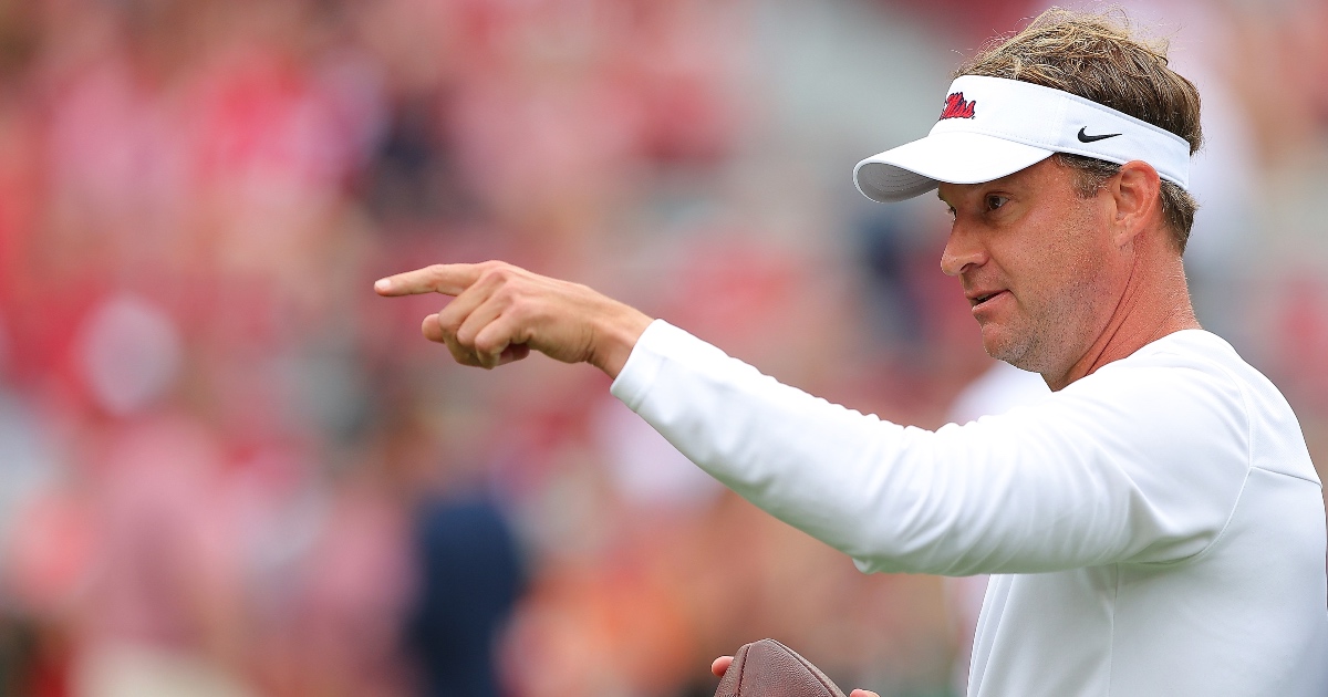 LOOK: Lane Kiffin wears Eli Manning Giants jersey to Ole Miss' game against  LSU 