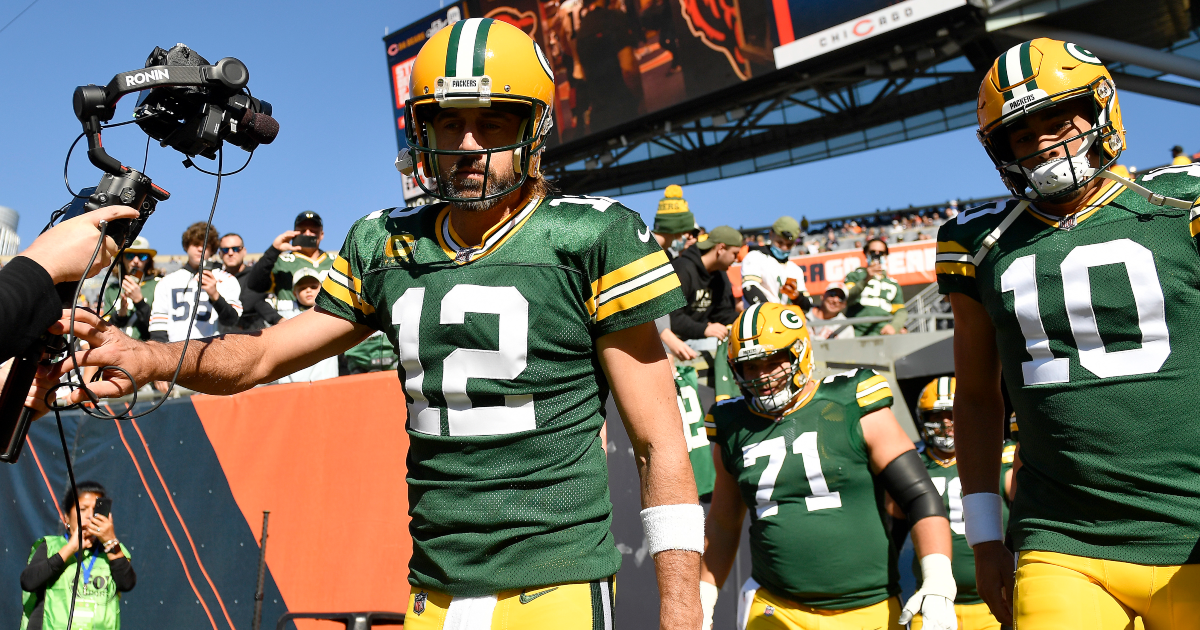 WATCH: Aaron Rodgers shouts 'I still own you' to Chicago crowd - On3