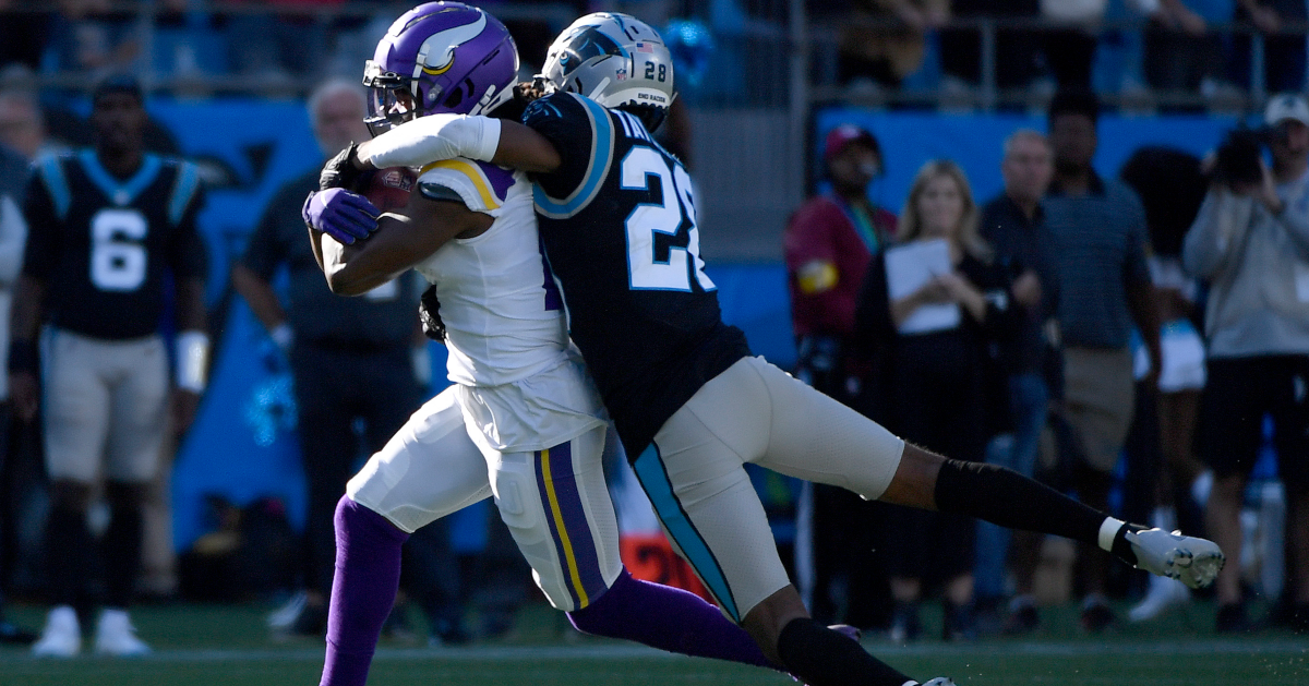 Minnesota Vikings wide receiver K.J. Osborn (17) on runs off the