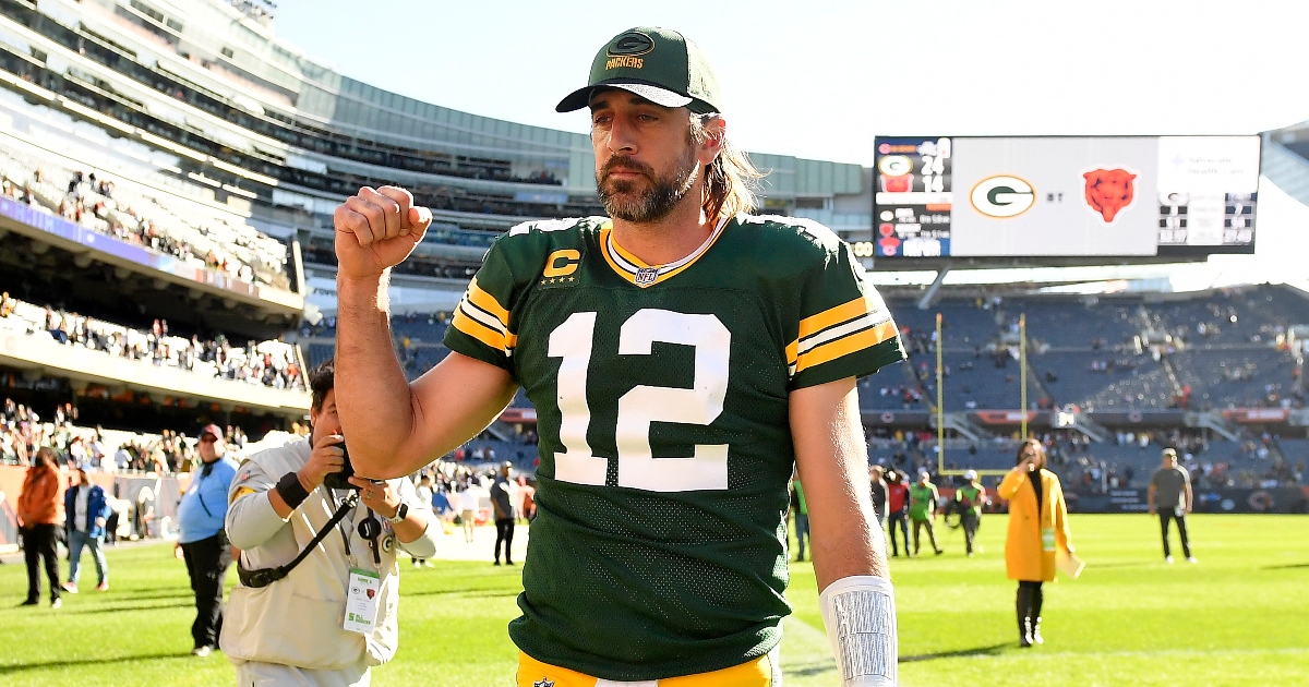 Aaron Rodgers to Bears fans after game-clinching TD run: 'I still own you'