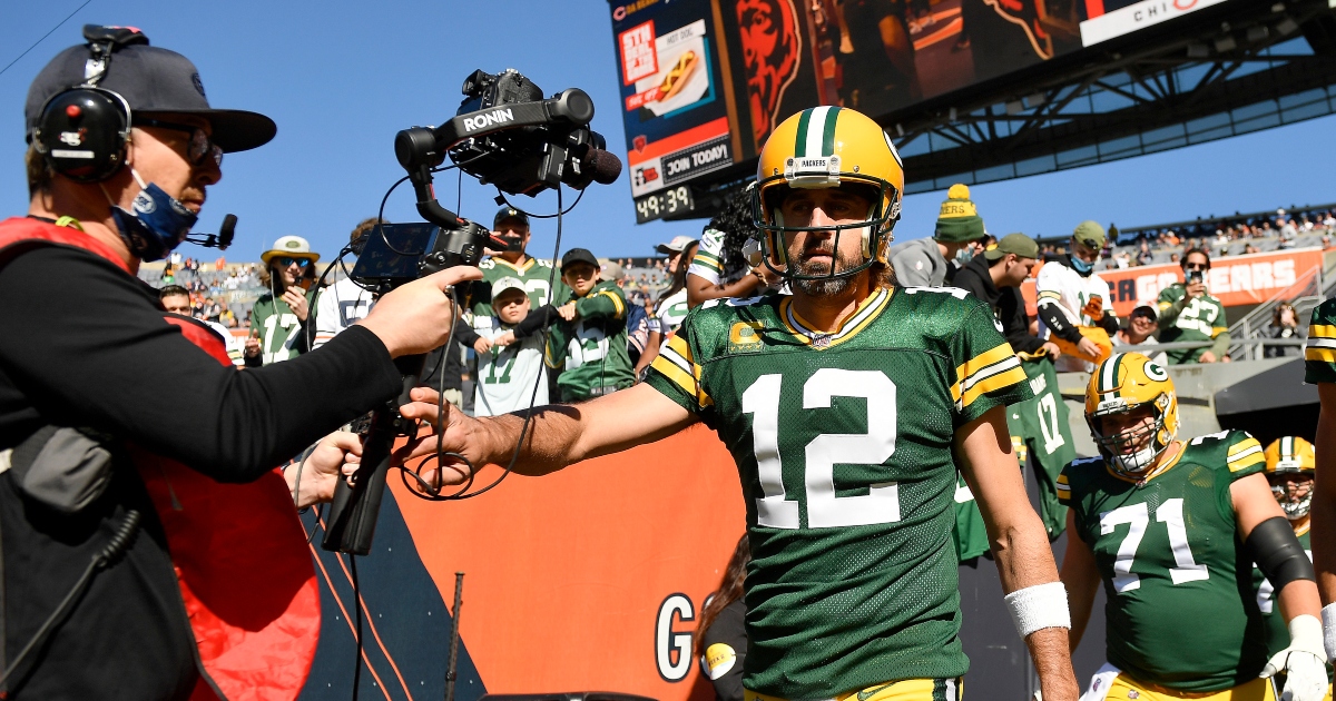 Chicago Bears must throw stunts at Aaron Rodgers