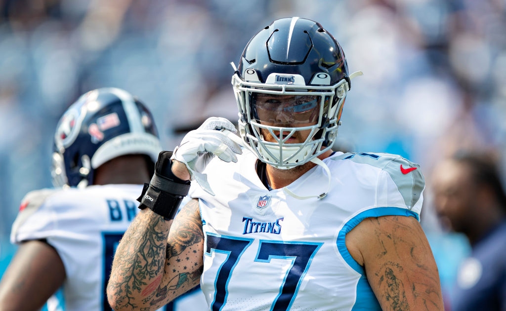 Titans' Taylor Lewan carted off with knee injury vs. Bills