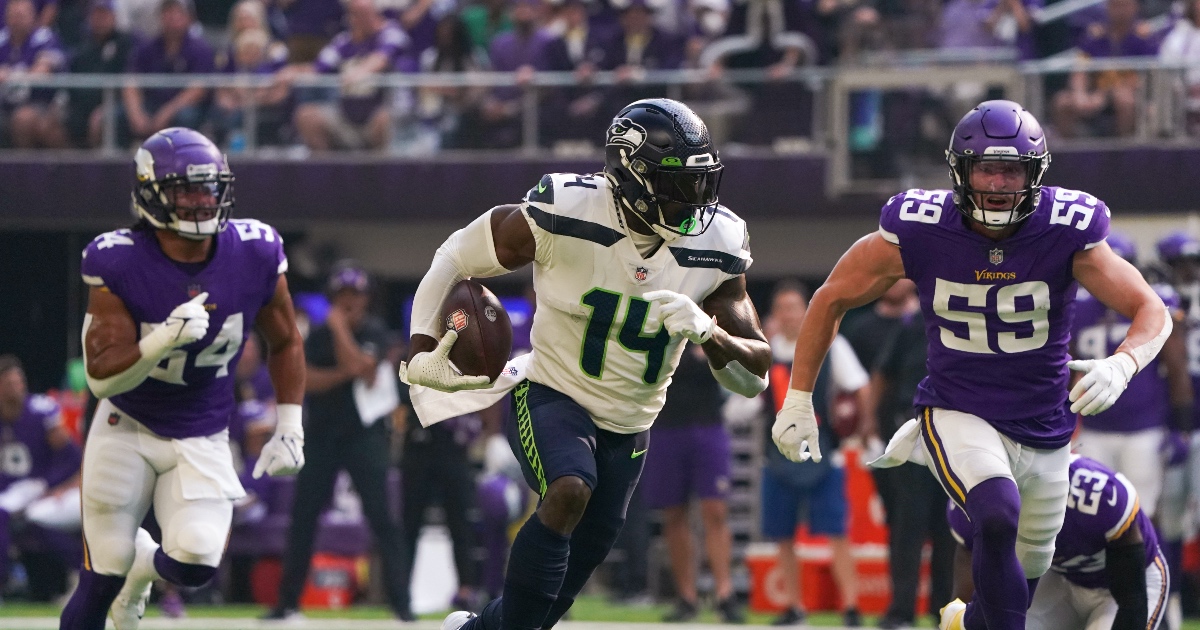 DK Metcalf of the Seattle Seahawks catches the ball for a touchdown News  Photo - Getty Images