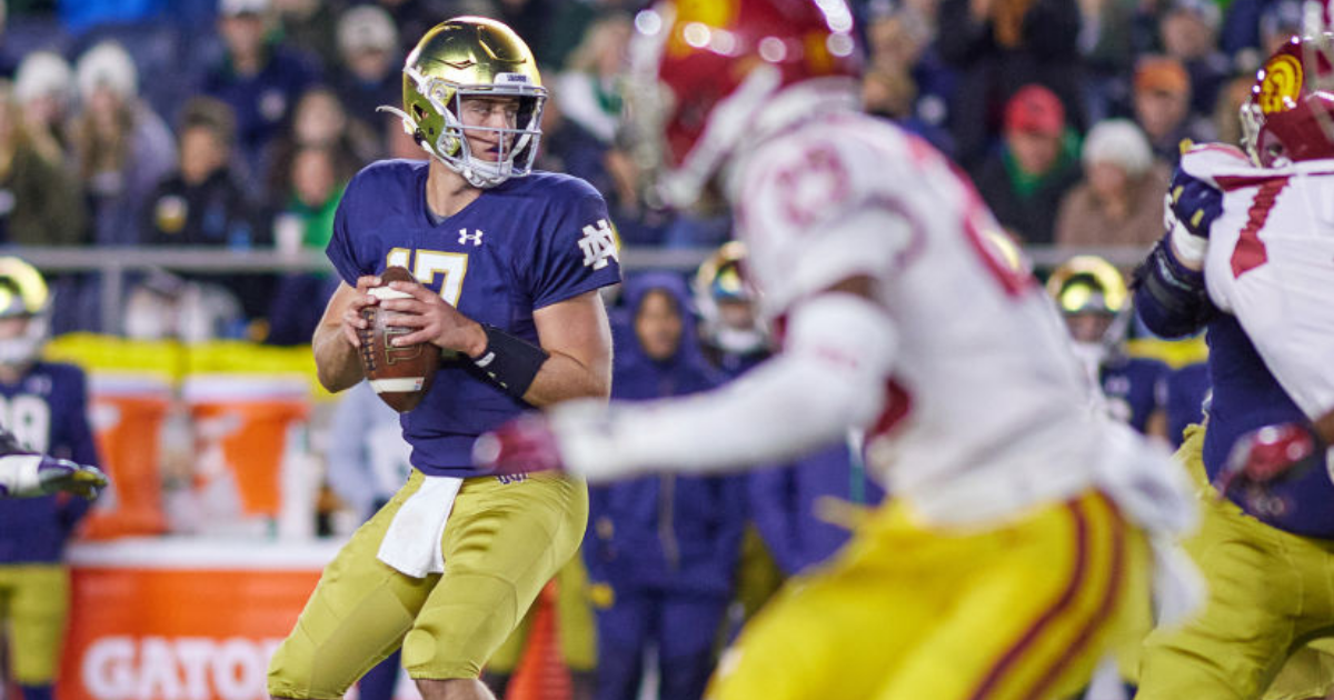 WATCH: Former NFL referee reviews controversial call in ND-USC game