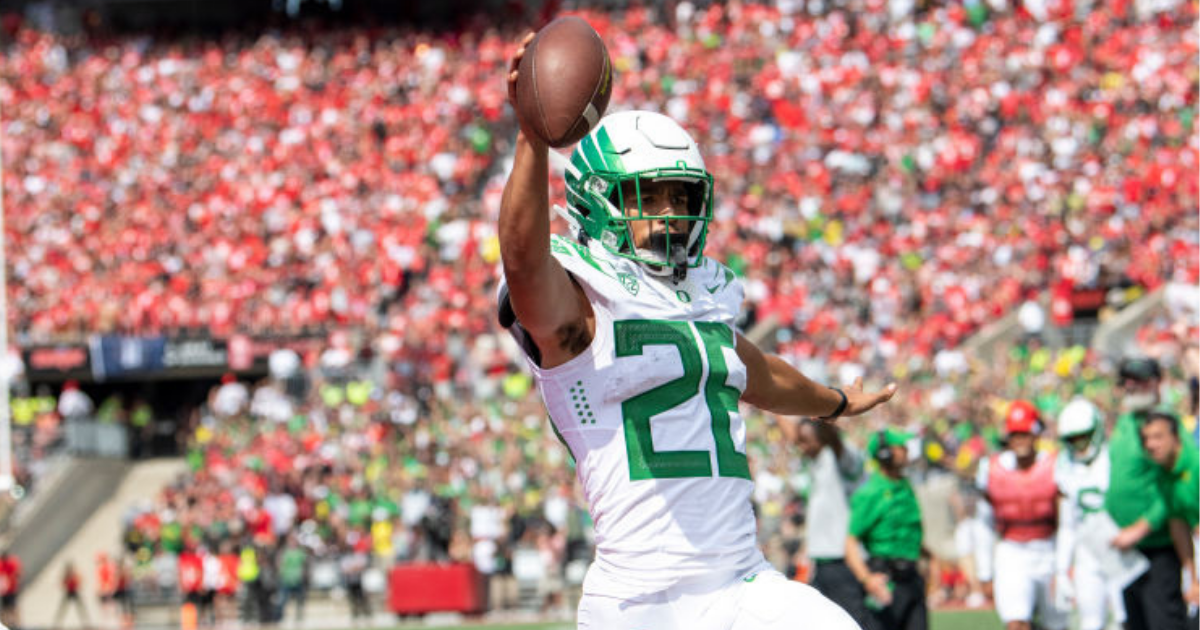 Mario Cristobal offers high praise for work by Oregon RB Travis Dye
