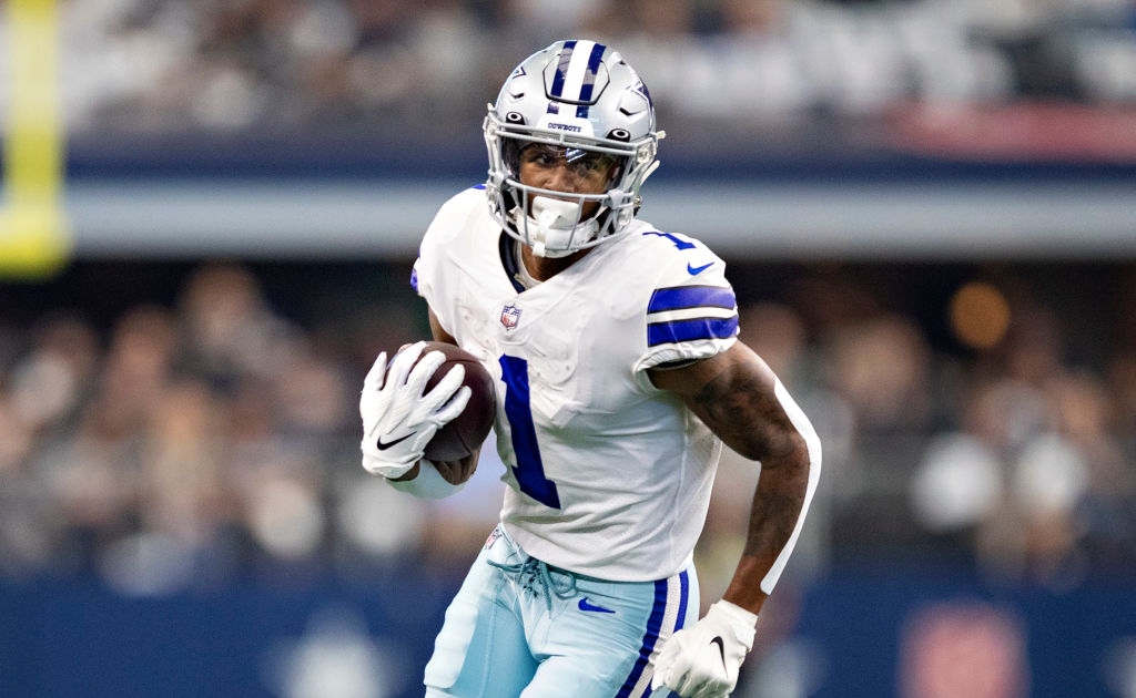 ARLINGTON, TX - JANUARY 02: Dallas Cowboys Wide Receiver Cedrick Wilson (1)  makes a touchdown catch during the game between the Dallas Cowboys and  Arizona Cardinals on January 2, 2022 at AT&T