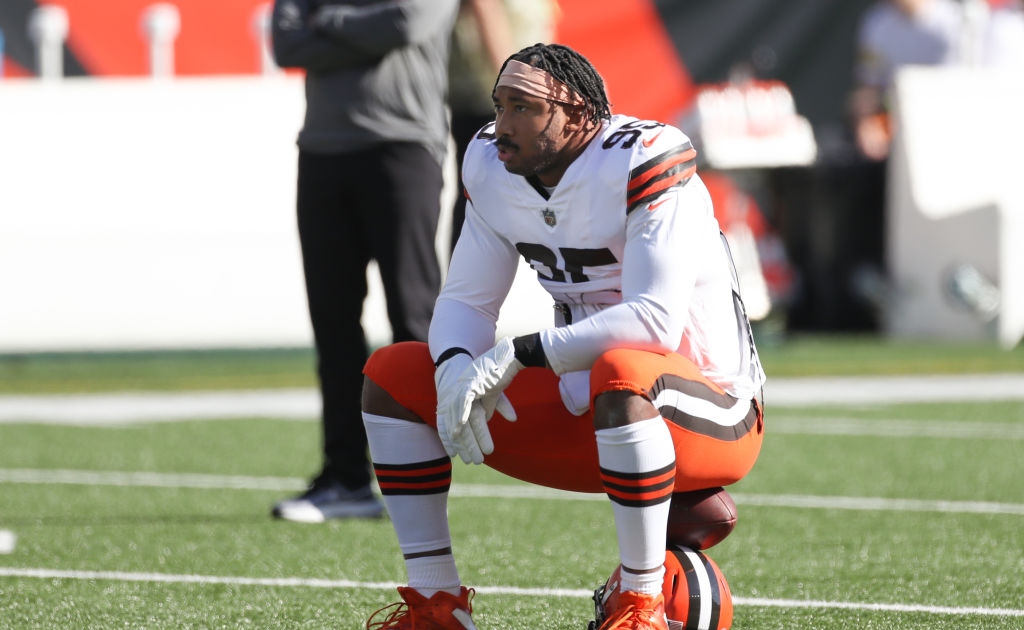 Cleveland Browns' Myles Garrett practices after foot issue