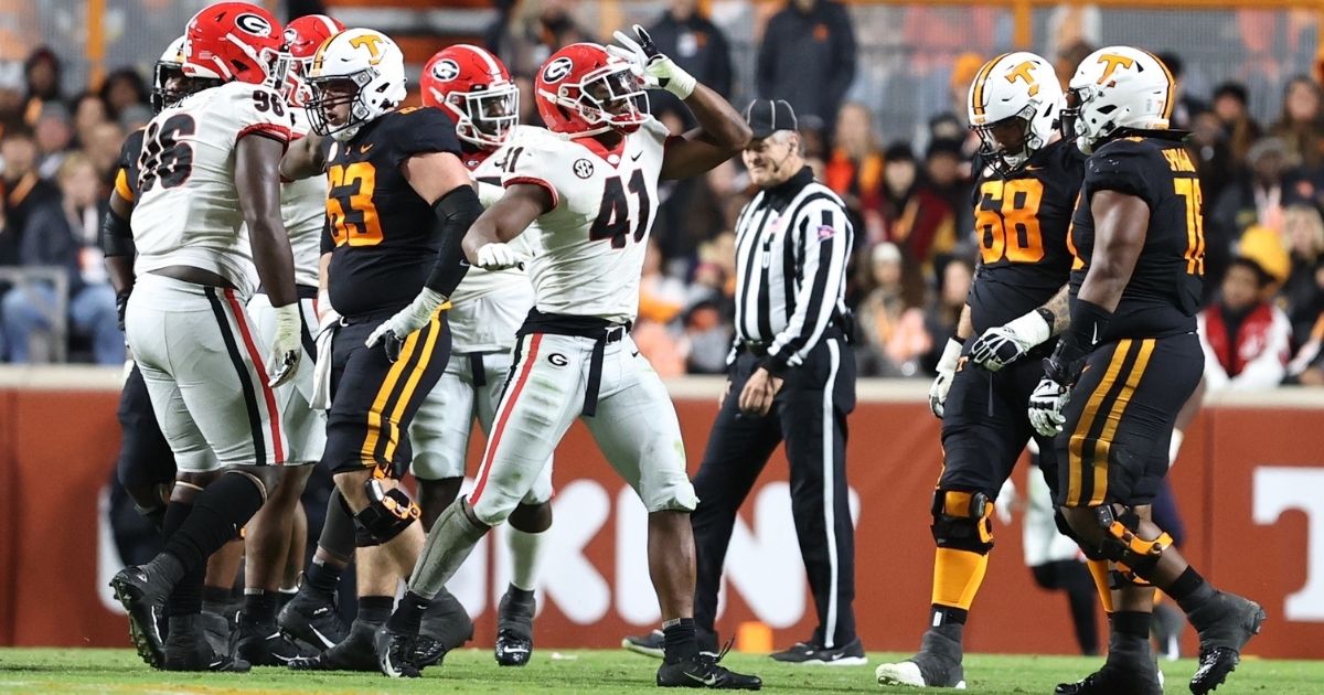 Georgia linebackers Channing Tindall and Quay Walker declare for